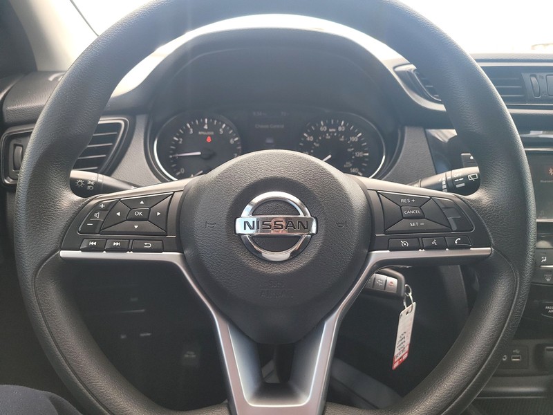 Nissan Rogue Sport Vehicle Full-screen Gallery Image 14