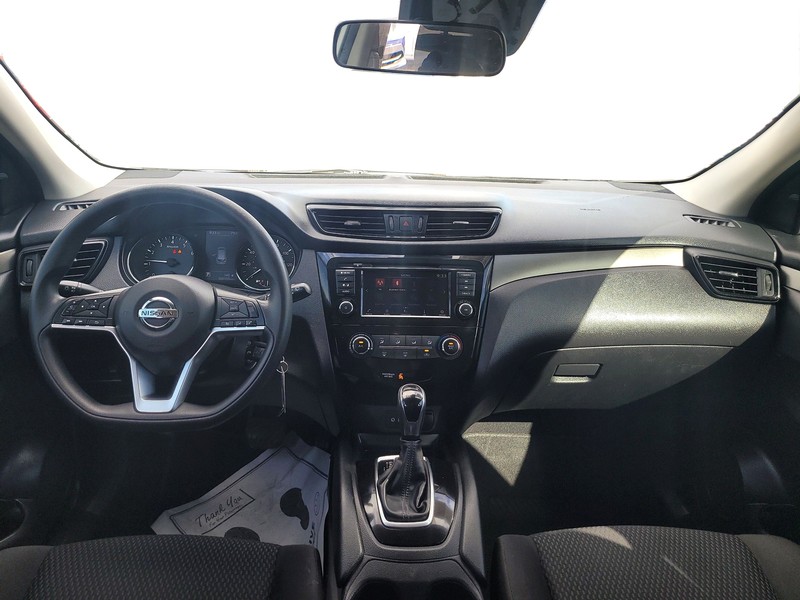 Nissan Rogue Sport Vehicle Full-screen Gallery Image 16