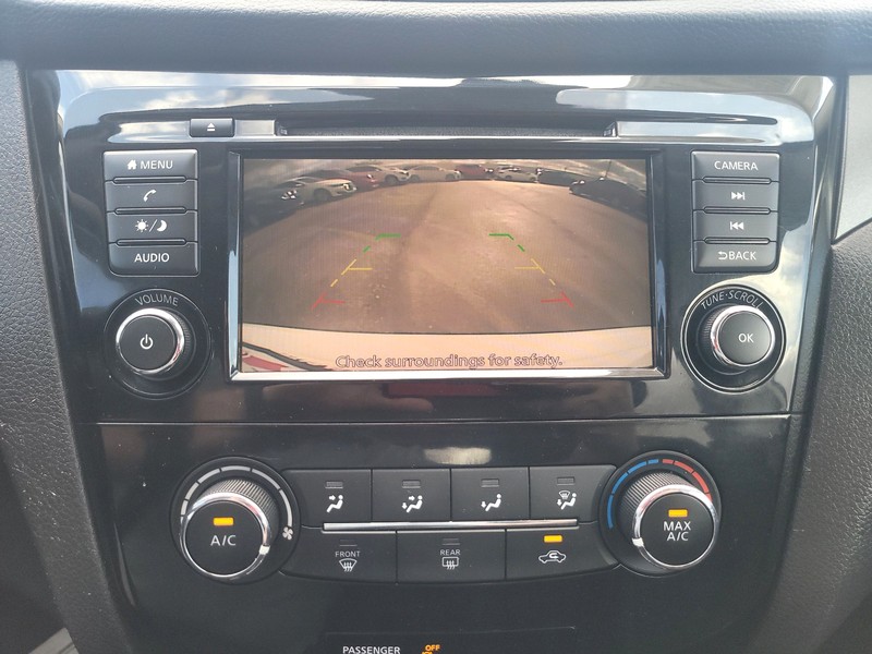 Nissan Rogue Sport Vehicle Full-screen Gallery Image 17