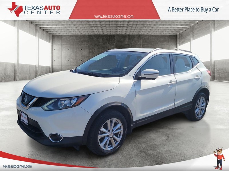Nissan Rogue Sport Vehicle Full-screen Gallery Image 2