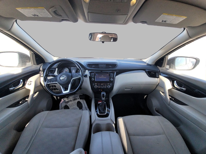 Nissan Rogue Sport Vehicle Full-screen Gallery Image 15