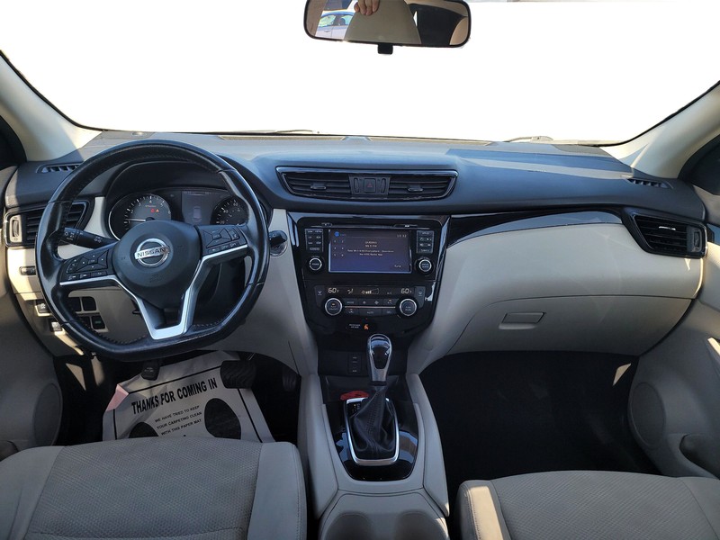 Nissan Rogue Sport Vehicle Full-screen Gallery Image 16