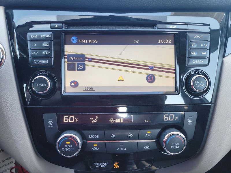 Nissan Rogue Sport Vehicle Full-screen Gallery Image 17