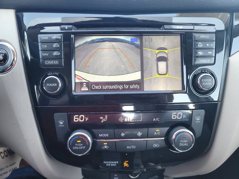 Nissan Rogue Sport Vehicle Full-screen Gallery Image 18