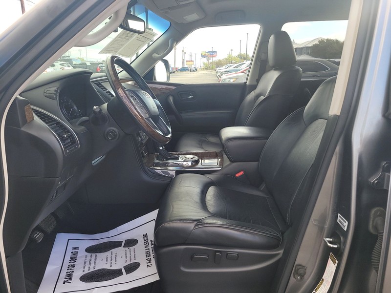 INFINITI QX80 Vehicle Full-screen Gallery Image 9