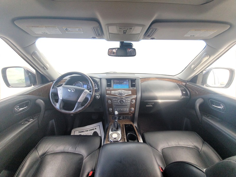 INFINITI QX80 Vehicle Full-screen Gallery Image 15