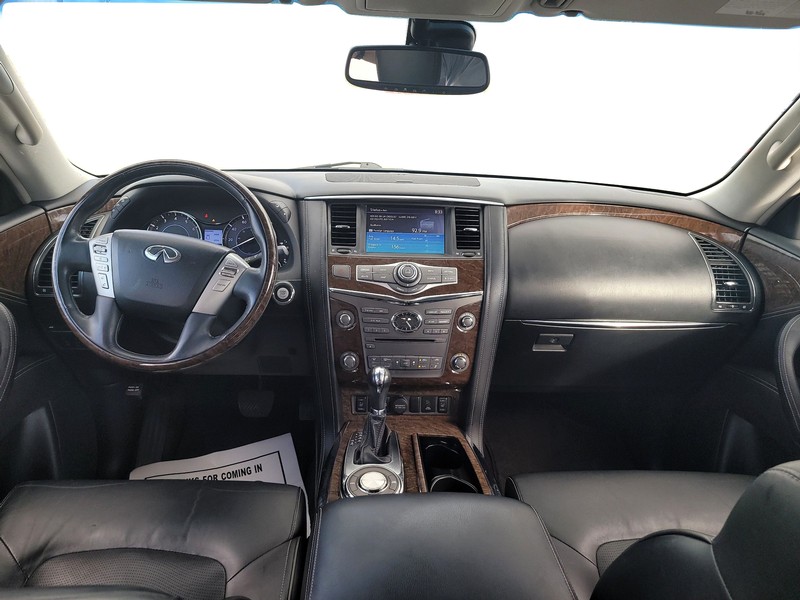 INFINITI QX80 Vehicle Full-screen Gallery Image 16