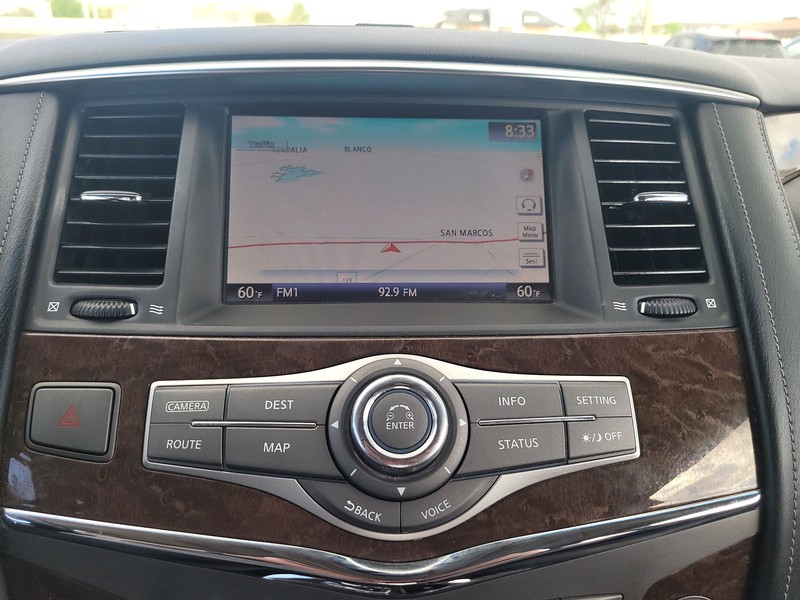 INFINITI QX80 Vehicle Full-screen Gallery Image 17