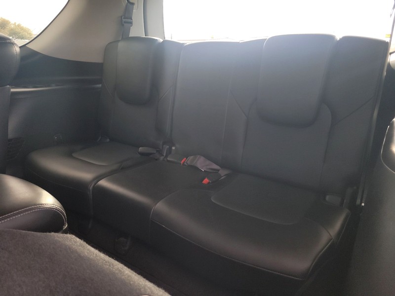 INFINITI QX80 Vehicle Full-screen Gallery Image 19