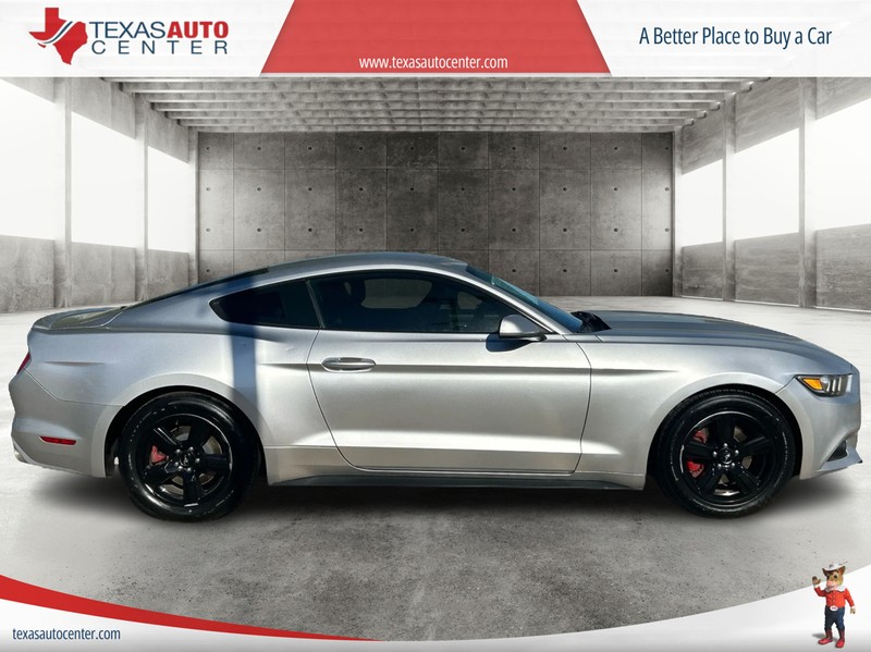 Ford Mustang Vehicle Full-screen Gallery Image 4