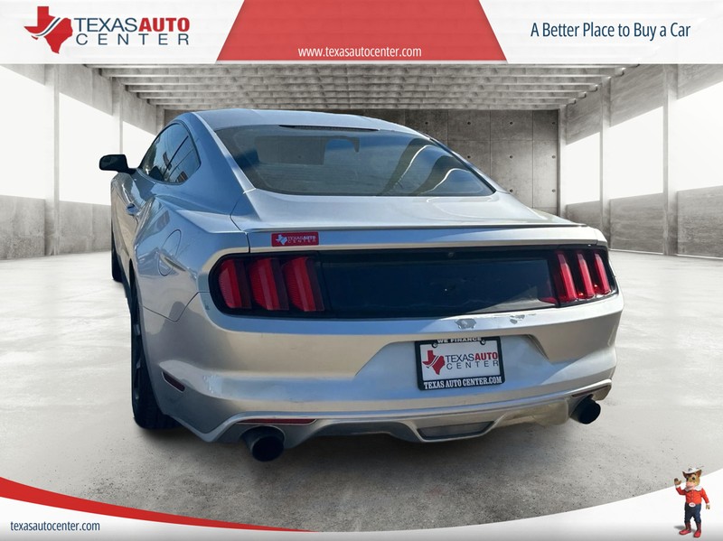Ford Mustang Vehicle Full-screen Gallery Image 8