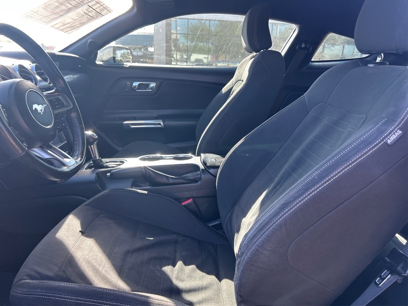 Ford Mustang Vehicle Full-screen Gallery Image 9