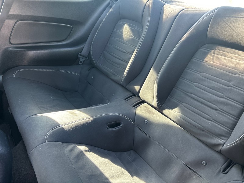 Ford Mustang Vehicle Full-screen Gallery Image 10