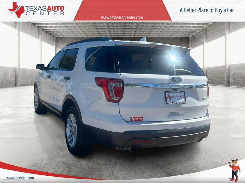 Ford Explorer Vehicle Full-screen Gallery Image 8