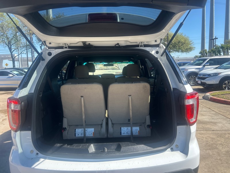 Ford Explorer Vehicle Full-screen Gallery Image 11