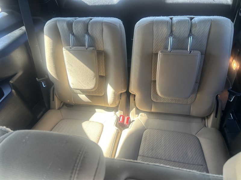 Ford Explorer Vehicle Full-screen Gallery Image 18