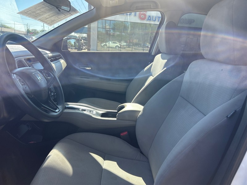 Honda HR-V Vehicle Full-screen Gallery Image 9