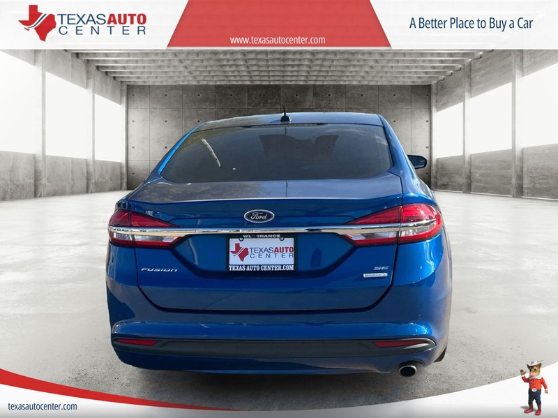 Ford Fusion Vehicle Full-screen Gallery Image 5