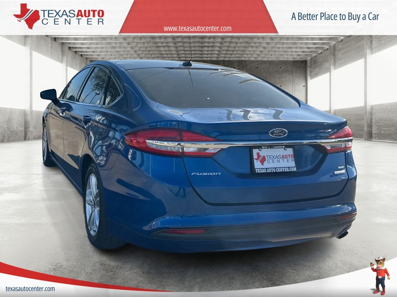 Ford Fusion Vehicle Full-screen Gallery Image 7