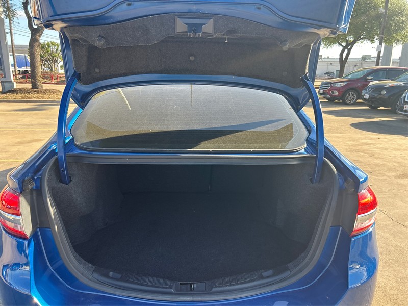 Ford Fusion Vehicle Full-screen Gallery Image 10