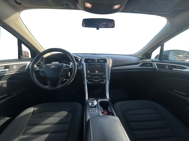 Ford Fusion Vehicle Full-screen Gallery Image 14