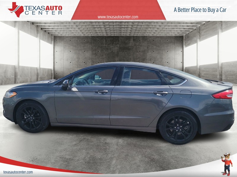 Ford Fusion Vehicle Full-screen Gallery Image 2