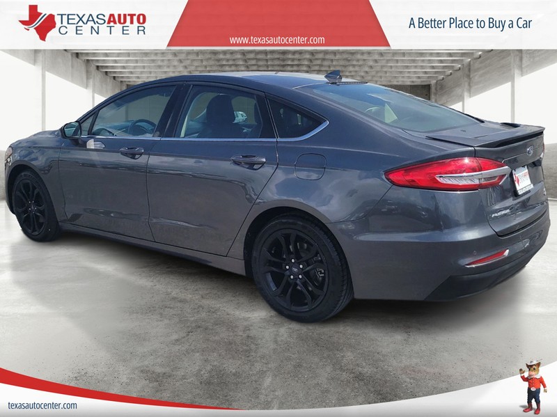 Ford Fusion Vehicle Full-screen Gallery Image 5