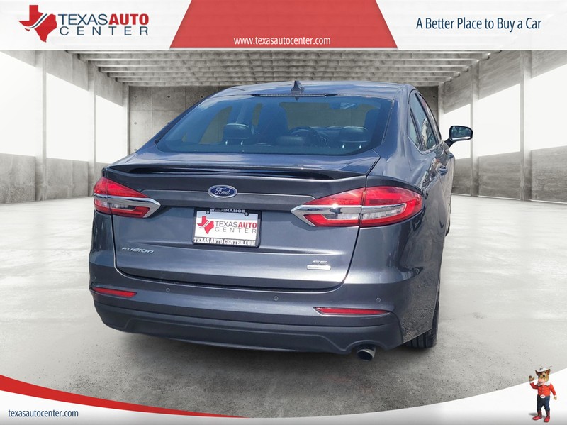 Ford Fusion Vehicle Full-screen Gallery Image 6