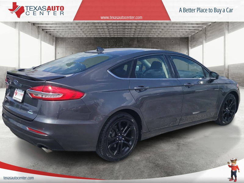 Ford Fusion Vehicle Full-screen Gallery Image 7