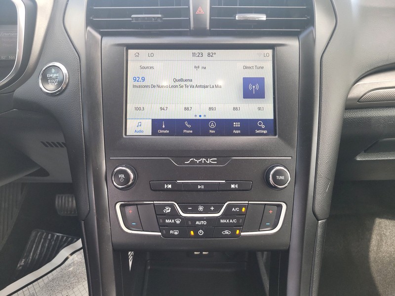 Ford Fusion Vehicle Full-screen Gallery Image 11