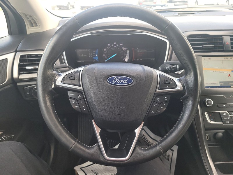 Ford Fusion Vehicle Full-screen Gallery Image 13