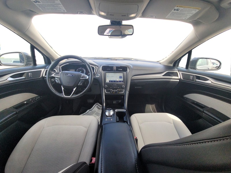 Ford Fusion Vehicle Full-screen Gallery Image 14