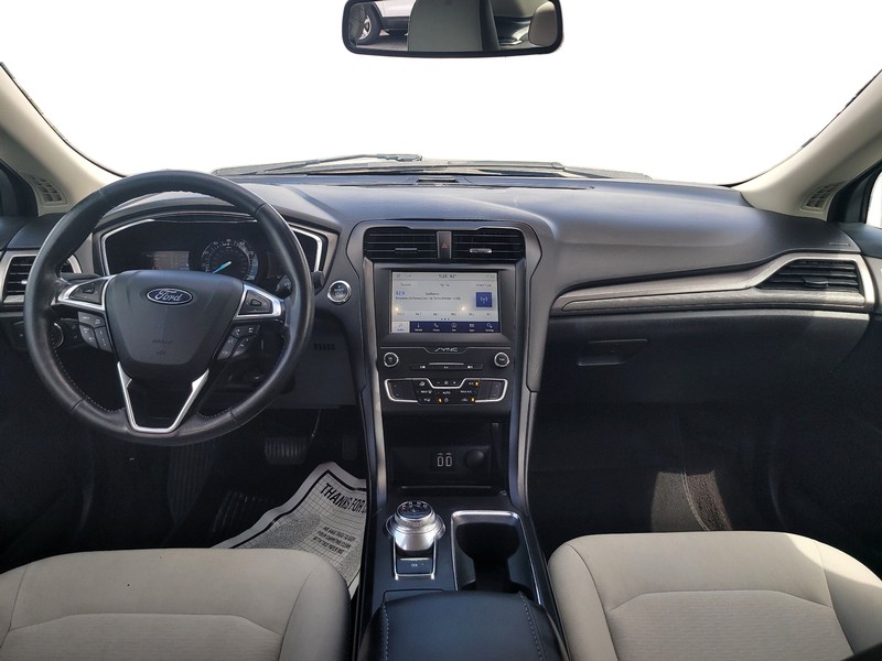 Ford Fusion Vehicle Full-screen Gallery Image 15