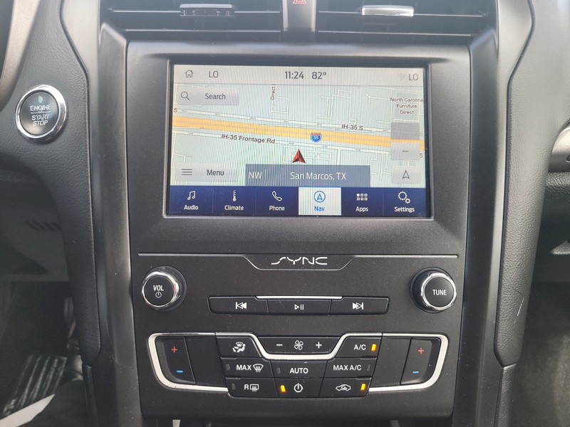 Ford Fusion Vehicle Full-screen Gallery Image 16