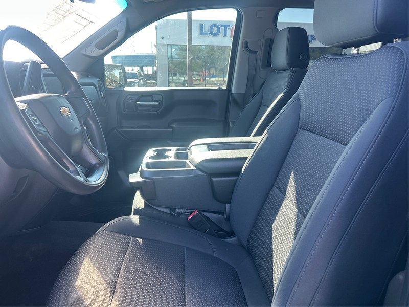 Chevrolet Silverado 1500 Vehicle Full-screen Gallery Image 9