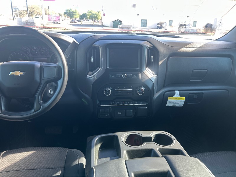 Chevrolet Silverado 1500 Vehicle Full-screen Gallery Image 12