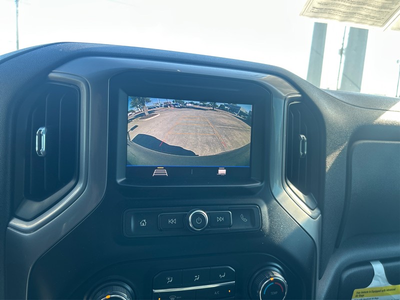 Chevrolet Silverado 1500 Vehicle Full-screen Gallery Image 17