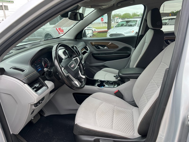 GMC Terrain Vehicle Full-screen Gallery Image 8