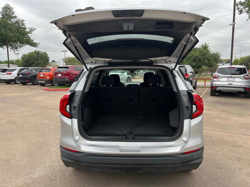 GMC Terrain Vehicle Full-screen Gallery Image 10