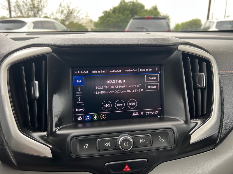 GMC Terrain Vehicle Full-screen Gallery Image 11