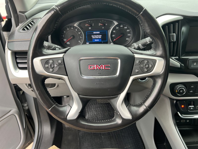 GMC Terrain Vehicle Full-screen Gallery Image 13