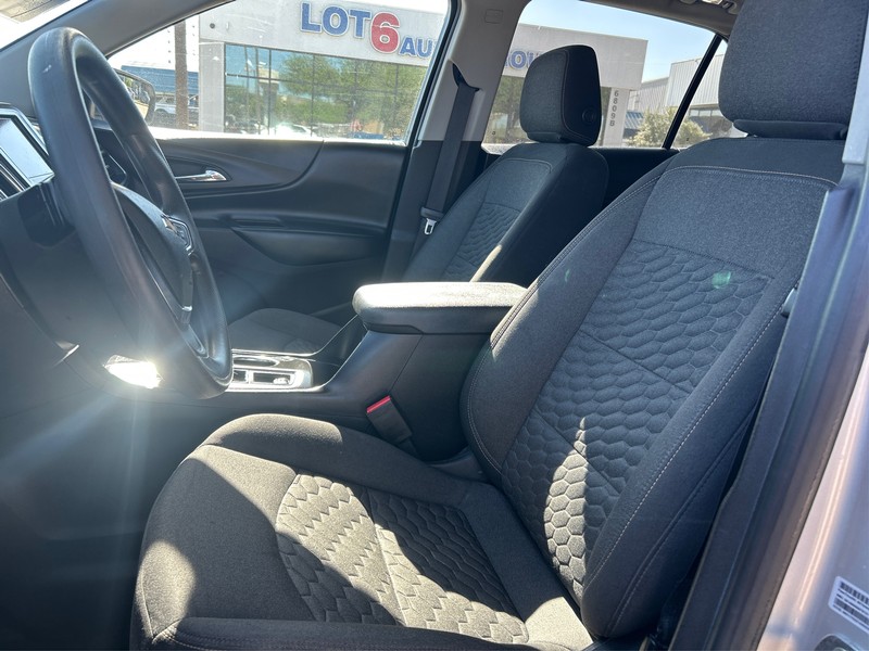 Chevrolet Equinox Vehicle Full-screen Gallery Image 9