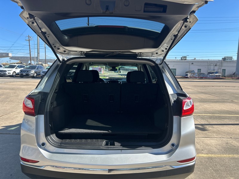 Chevrolet Equinox Vehicle Full-screen Gallery Image 11