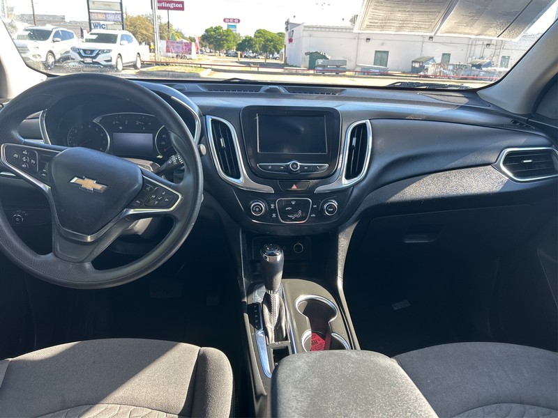 Chevrolet Equinox Vehicle Full-screen Gallery Image 12