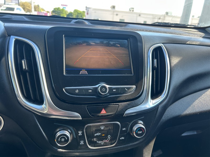 Chevrolet Equinox Vehicle Full-screen Gallery Image 17