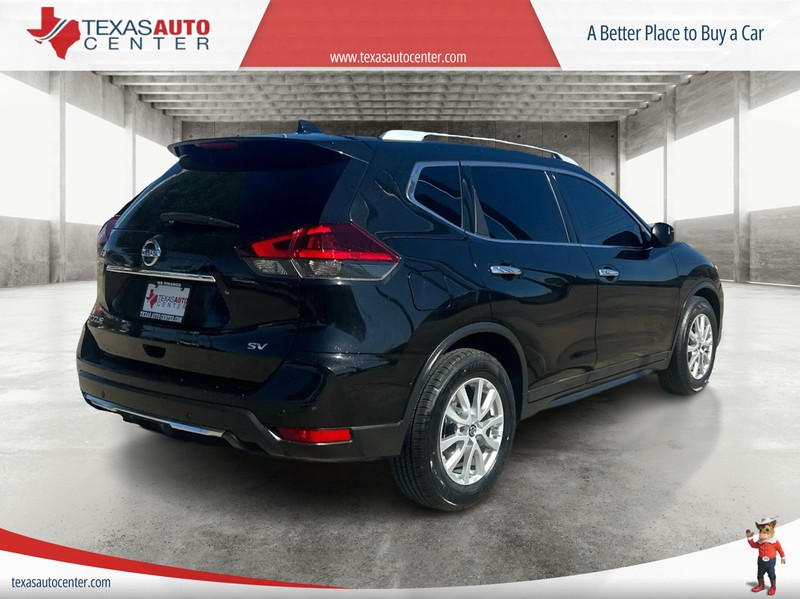 Nissan Rogue Vehicle Full-screen Gallery Image 7