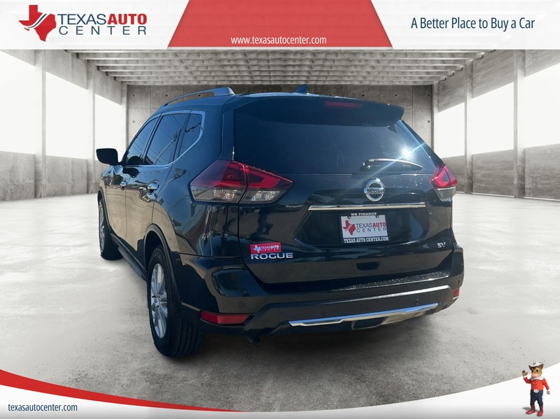 Nissan Rogue Vehicle Full-screen Gallery Image 8