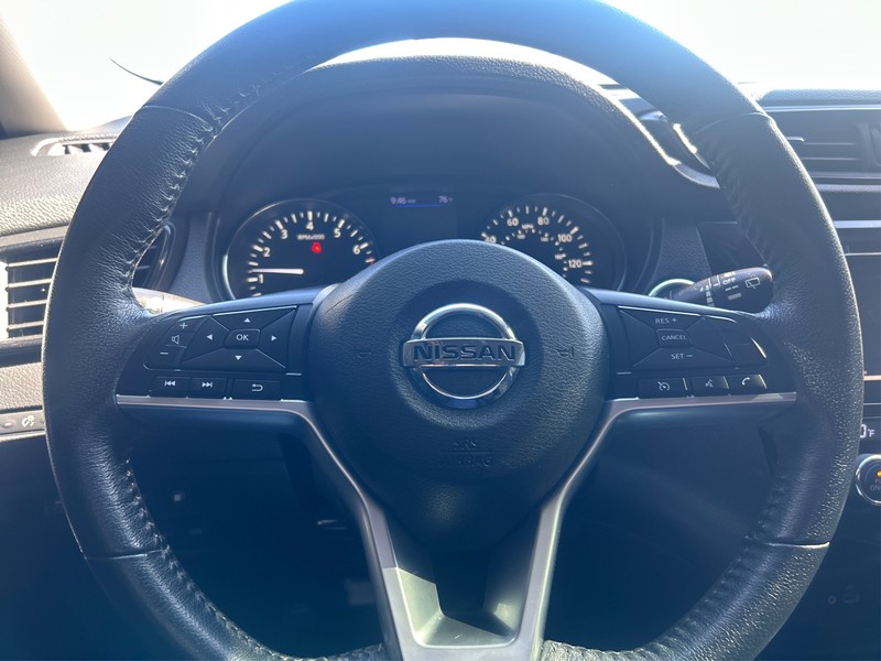 Nissan Rogue Vehicle Full-screen Gallery Image 14