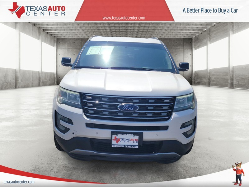 Ford Explorer Vehicle Full-screen Gallery Image 3