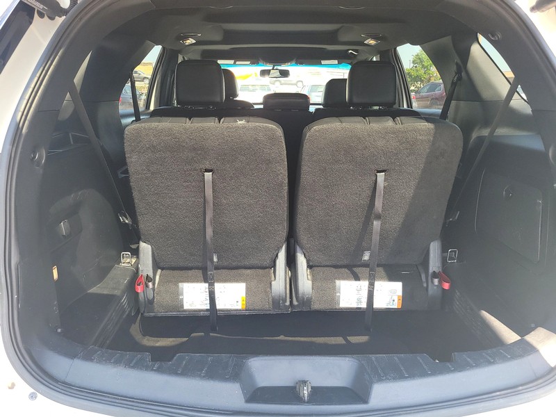 Ford Explorer Vehicle Full-screen Gallery Image 11